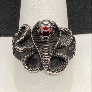 Cobra ring